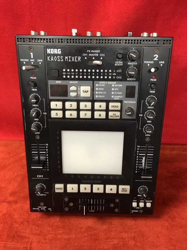 dj mixer with pads