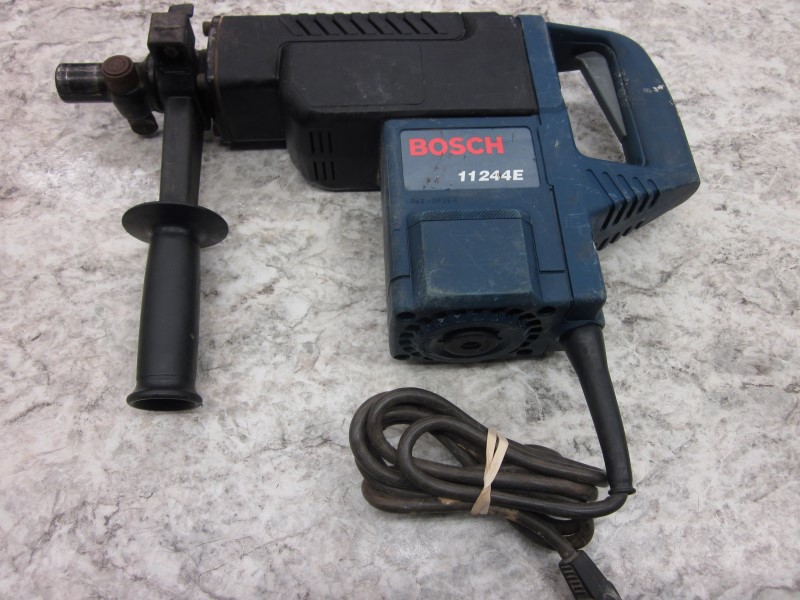 BOSCH 11244E 1 1/2" SPLINE ROTARY HAMMER WITH CASE Good Buya