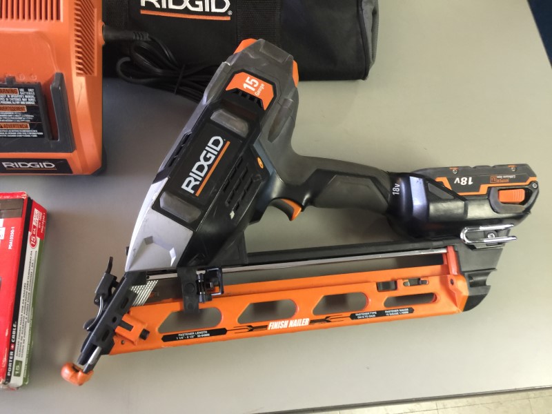 Ridgid R250AF18 18 Volt Cordless 15ga 21/2" Finish Nailer Kit Very