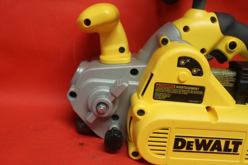 DEWALT DW433 8 Amp 3" x 21" Variable Speed Belt Sander w/ Dust Canister