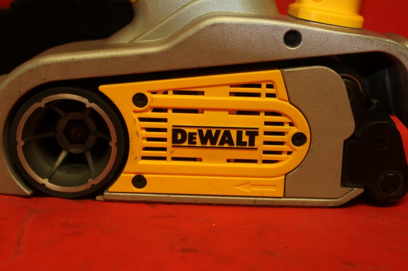 DEWALT DW433 8 Amp 3" x 21" Variable Speed Belt Sander w/ Dust Canister