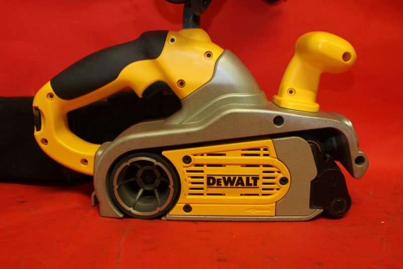 DEWALT DW433 8 Amp 3" x 21" Variable Speed Belt Sander w/ Dust Canister