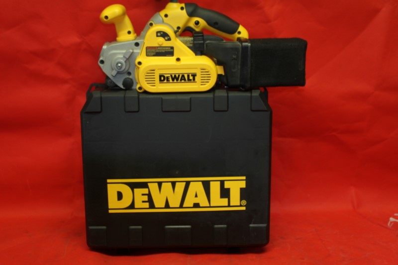 DEWALT DW433 8 Amp 3" x 21" Variable Speed Belt Sander w/ Dust Canister