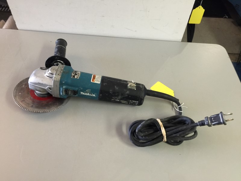 MAKITA 9564CV 12Amp 41/2 in. SJS HighPower Angle Grinder Good Buya