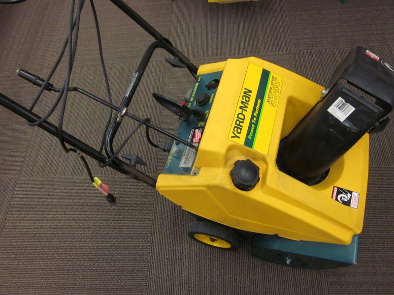 YARDMAN SNOW BLOWER 5HP SNOWBLO Good Buya