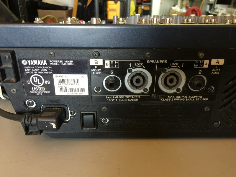 YAMAHA EMX 5014C 14CHANNEL POWERED MIXER W/ONBOARD