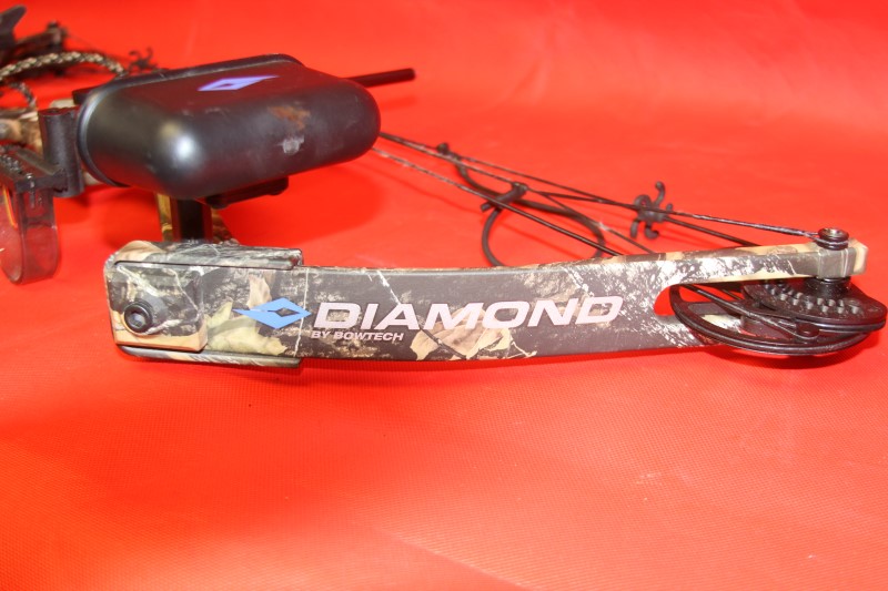 Diamond The Edge By Bowtech Bow YOUTH COMPOUND w/hard case Good Buya