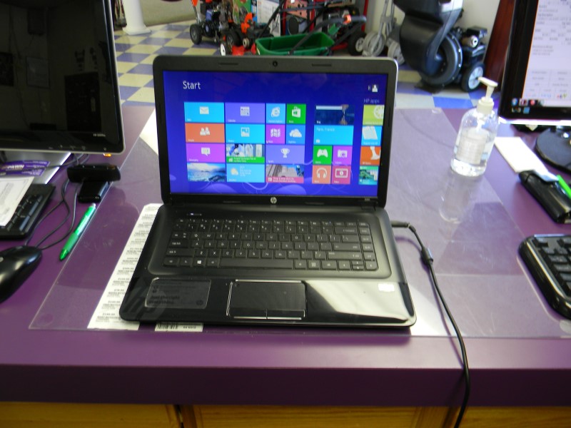HP 2000 LAPTOP WIN 8 500GB HDD 4GB RAM AMD E2 1.7GHZ Very Good Buya