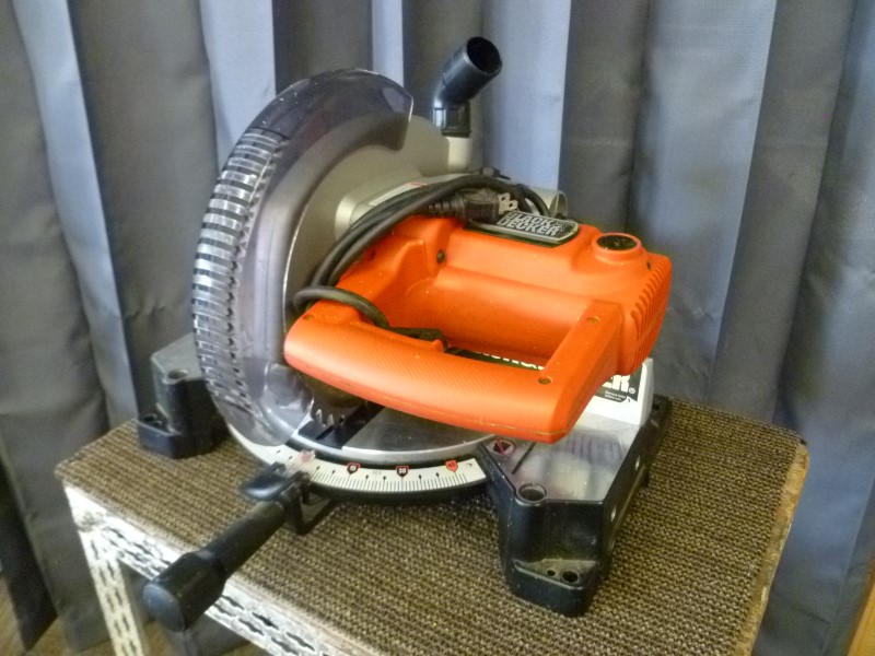BLACK & DECKER 10" Miter Saw BT1000 Good Buya