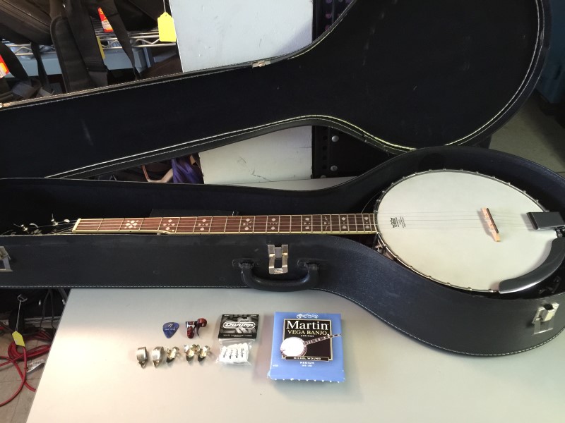 AUSTIN 5STRING RESONATOR BANJO KIT W/CASE, PICKS Like New Buya