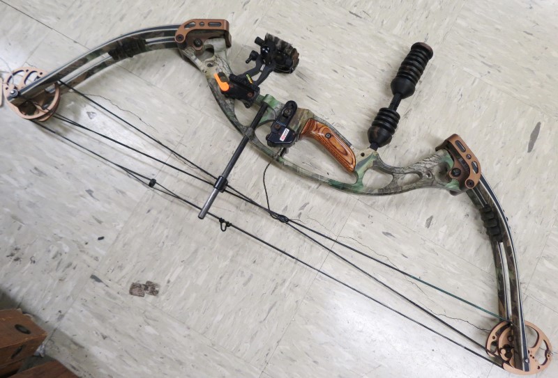 HOYT Bow VIPERTEC XT2000 COMPOUND BOW & SITE, 6070, 29" Very Good Buya