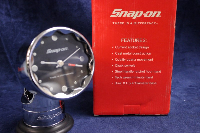 SNAP ON MODEL SWIVEL SOCKET DESK CLOCK W/ BLACK FACE. Like New Buya