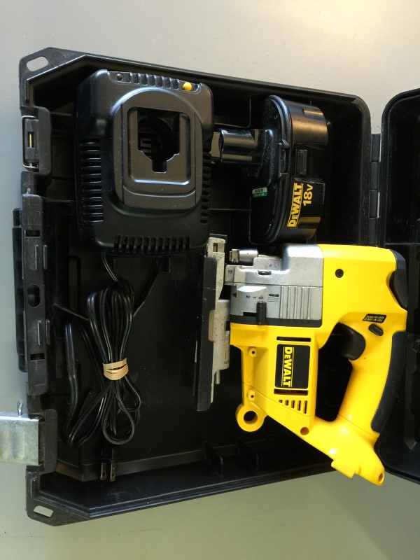 DEWALT DW933 18 VOLT HEAVY DUTY CORDLESS JIG SAW KIT Good Buya