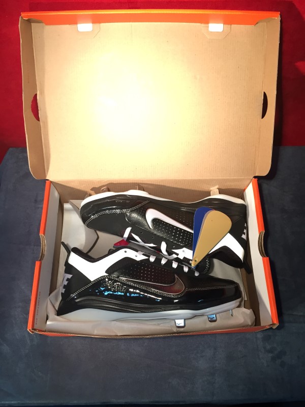 NIKE AIR SHOW ELITE 2 METAL BASEBALL CLEATS SIZE 9. NEW IN ORIGINAL