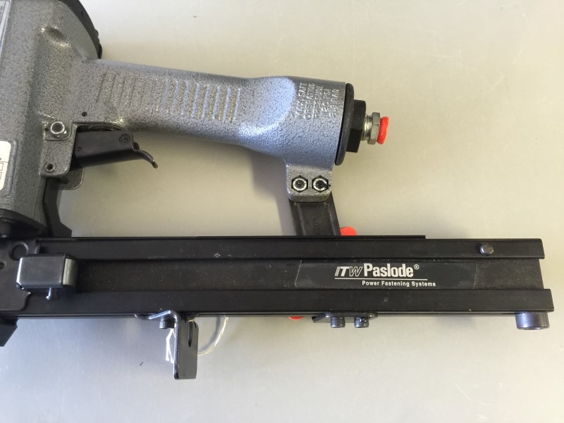 PASLODE 3150/38 W16R 16GA WIDE CROWN FINISH STAPLER 15/16" X 11/2