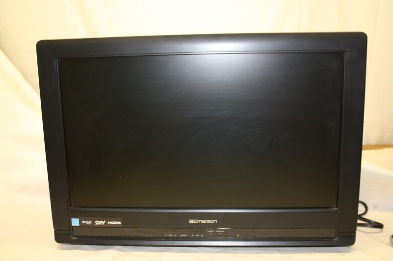 EMERSON FLAT PANEL TV LC195EMX For parts or not working Buya