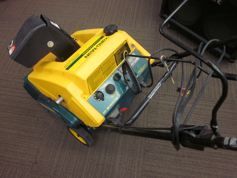 YARDMAN SNOW BLOWER 5HP SNOWBLO Good Buya