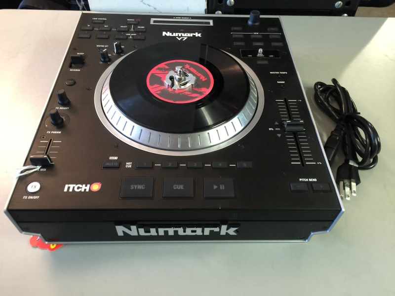 NUMARK ELECTRONICS V7 Motorized Turntable Software Controller Very Good