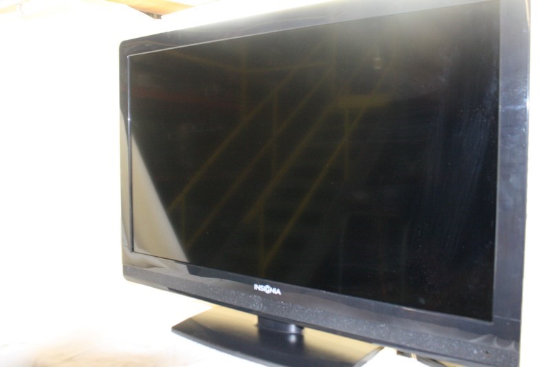 EMERSON FLAT PANEL TV LC320EM2 For parts or not working Buya