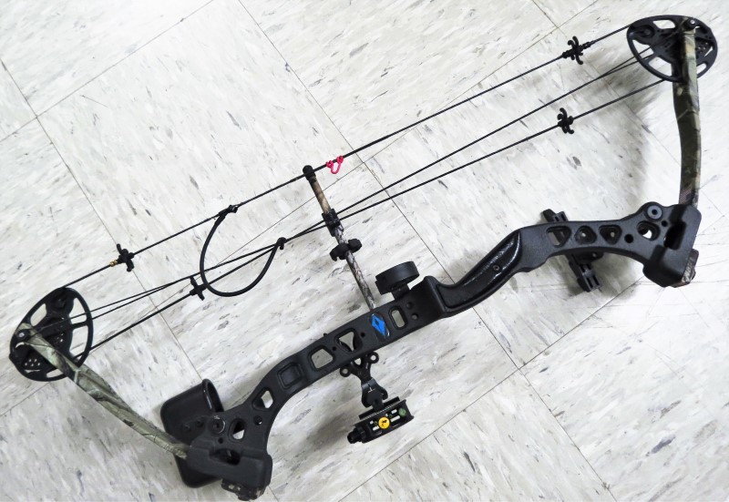 BOWTECH Youth Small/Medium DIAMOND RAZOR Compound Bow, Quiver, Site