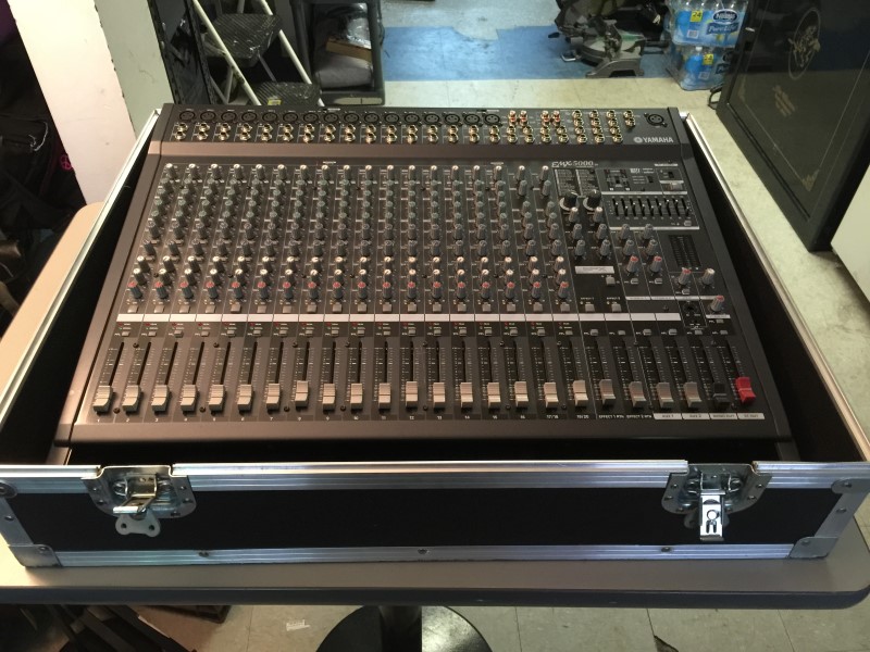 YAMAHA EMX500020 20 Channel Powered Mixer with Effects, 1000 Watts