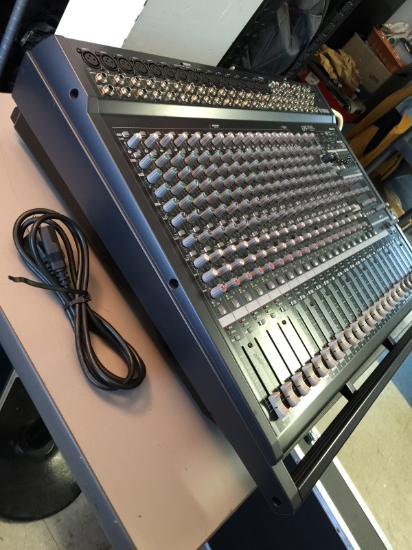 YAMAHA EMX500020 20 Channel Powered Mixer with Effects, 1000 Watts