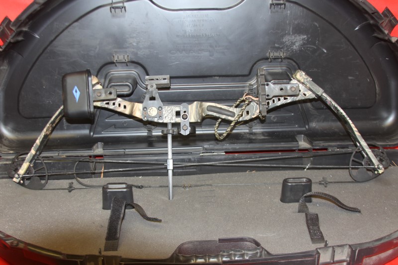 Diamond The Edge By Bowtech Bow YOUTH COMPOUND w/hard case Good Buya