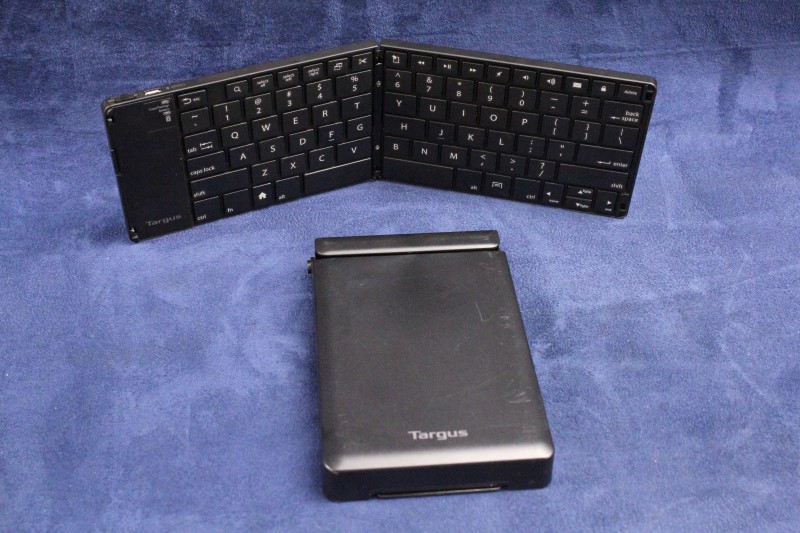 Targus Universal Foldable Bluetooth Keyboard Black AKF001. Good Buya