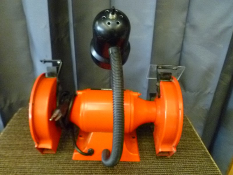 BLACK & DECKER 9407 6" BENCH GRINDER Good Buya