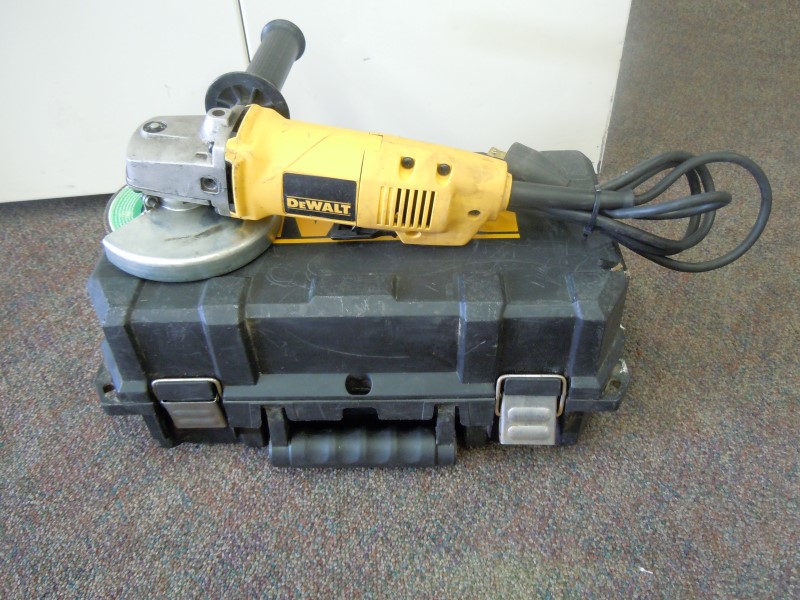 DEWALT Disc Grinder DW402 ANGLE GRINDER Very Good Buya