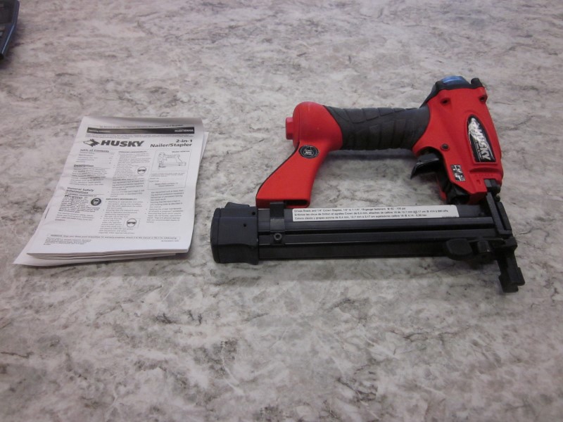 HUSKY HDN1040 NAILER/STAPLER 2 IN 1 Very Good Buya