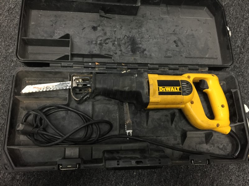 DEWALT Reciprocating Saw DW303 ASIS For Parts Works Intermittantly As