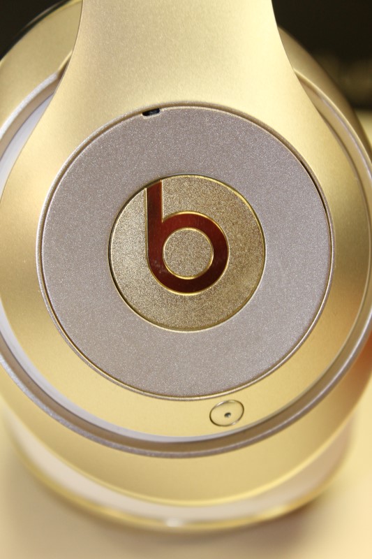 BEATS BY DRE STUDIO WIRELESS HEADPHONES GOLD B0501 Good Buya
