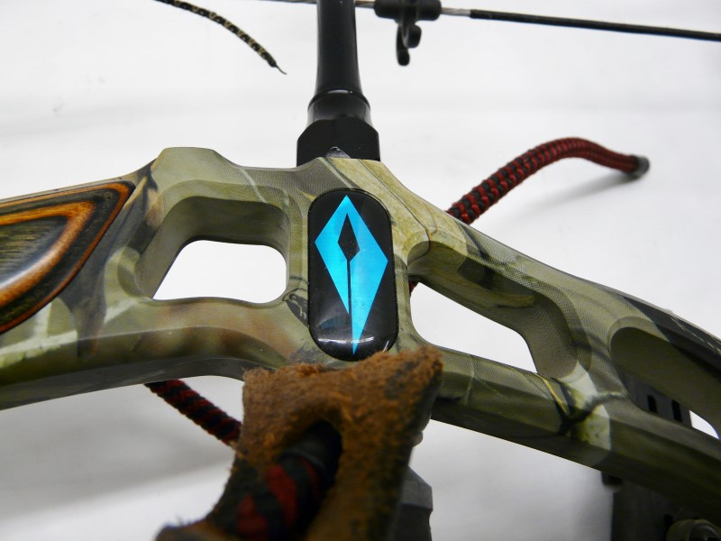 BOWTECH DIAMOND ARCHERY BLACK ICE FLX RIGHT HAND COMPOUND BOW Very Good