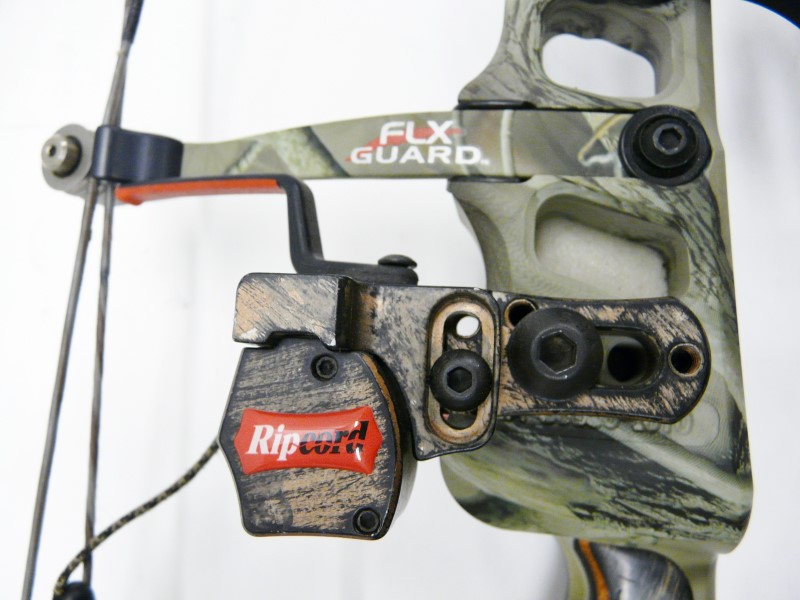 BOWTECH DIAMOND ARCHERY BLACK ICE FLX RIGHT HAND COMPOUND BOW Very Good