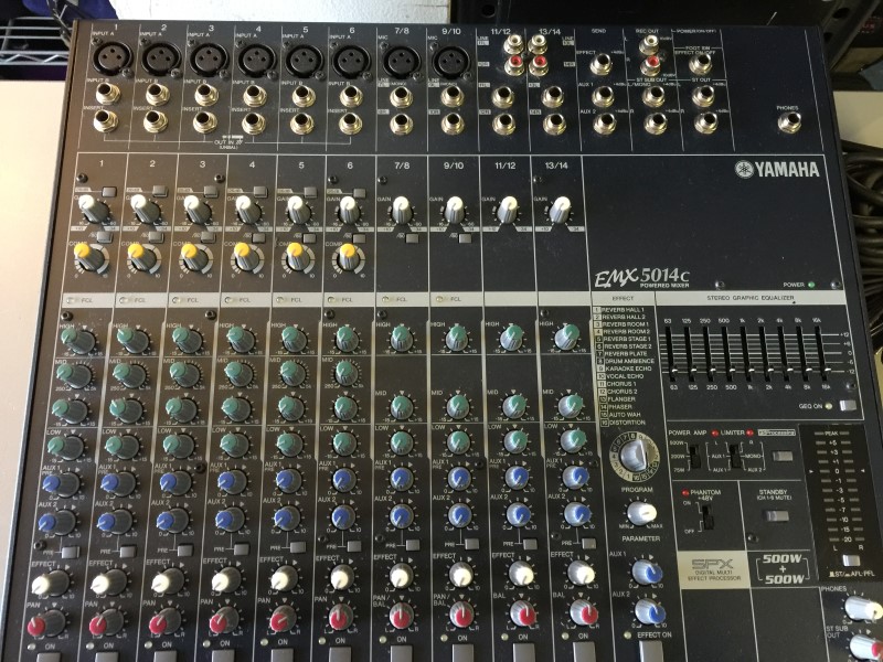 YAMAHA EMX 5014C 14CHANNEL POWERED MIXER W/ONBOARD