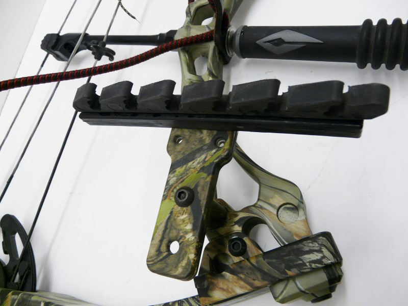 BOWTECH DIAMOND ARCHERY BLACK ICE FLX RIGHT HAND COMPOUND BOW Very Good