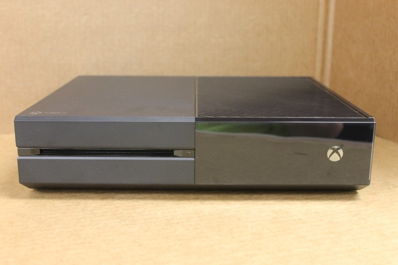 MICROSOFT 1540 XBOX ONE GAME SYSTEM HOLIDAY BUNDLE 1TB BLACK Very Good