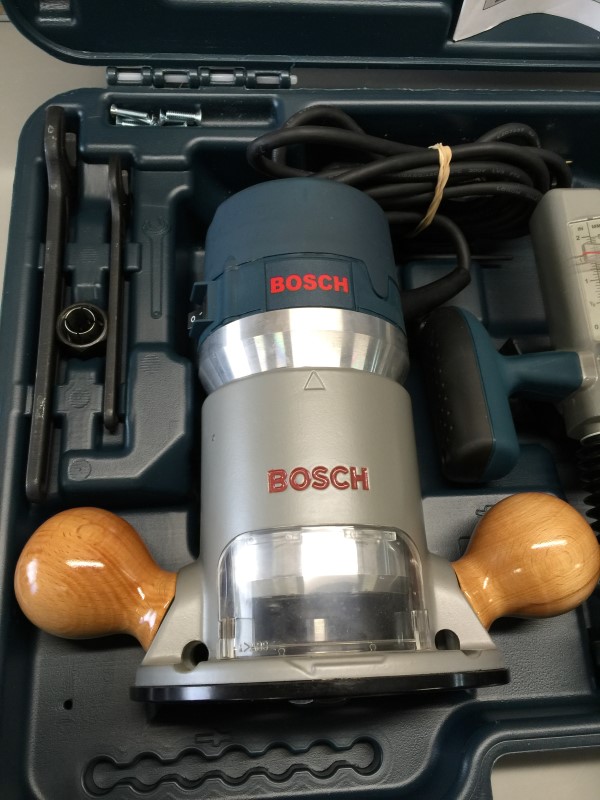 BOSCH 1617EVS 2.25 HP Variable Speed FixedBase Router Kit Like New Buya