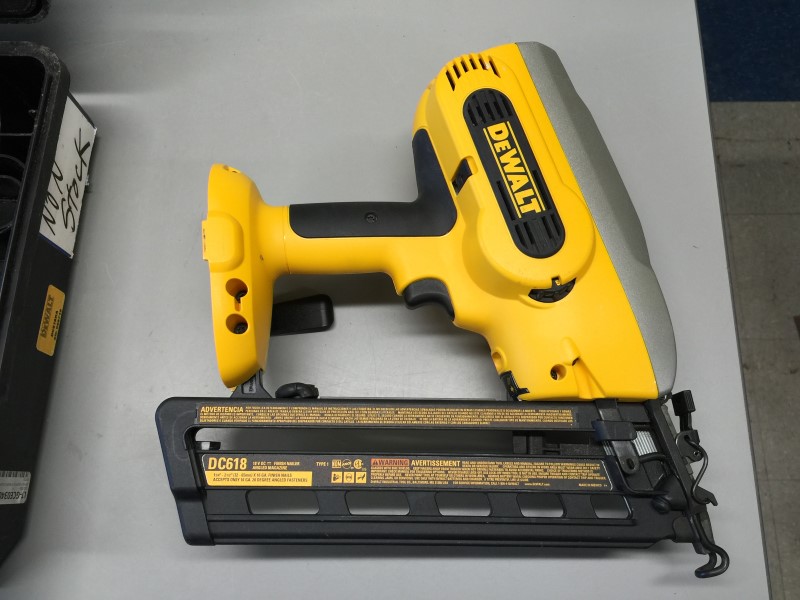DEWALT DC618K 18Volt XRP 16Ga Cordless 20° Angled Finish Nailer Like