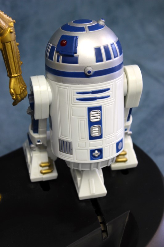 r2d2 and c3po toys