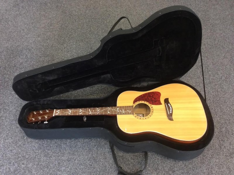 OSCAR SCHMIDT Washburn OG3 Spruce Top Dreadnought Acoustic Guitar Tree