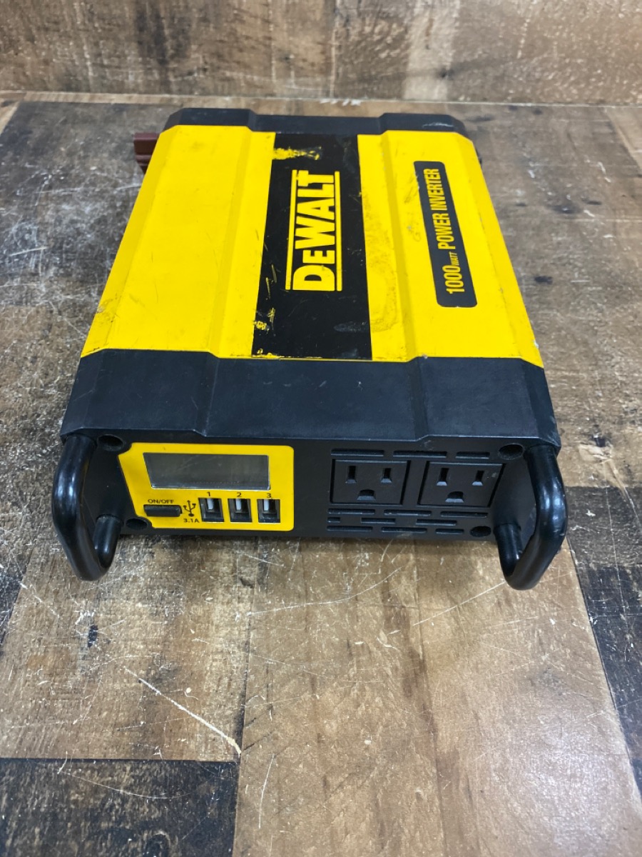 DEWALT DXAEPI1000 1000 WATT PORTABLE CAR POWER INVERTER WITH TRIPLE USB