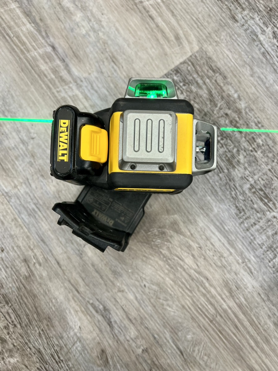 DeWALT DW089LG 12V 3 X 360 Degree Li Ion Green Beam Line Laser Very