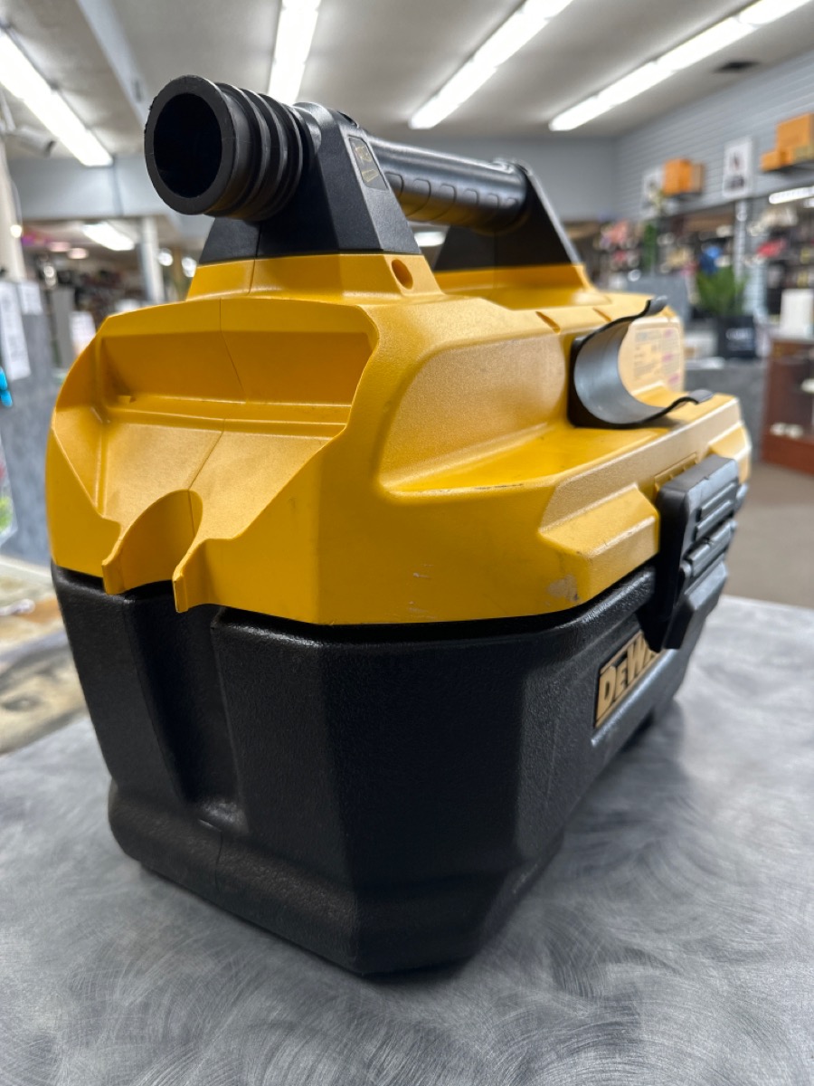 DEWALT DCV580H 20V WET DRY VAC W 20V BATTERY NO CHARGER Good Buya