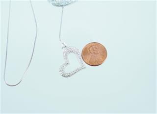 14KT WHITE GOLD NECKCHAIN WITH 2 HEARTS 2.69 ATW 24