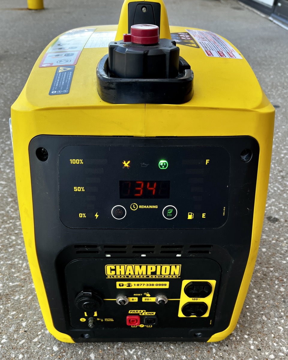 CHAMPION 100306 Quiet Run Generator 2000W Very Good Heartland