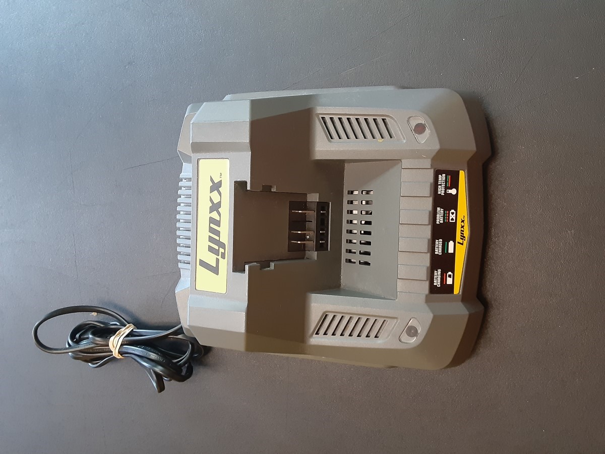 LYNXX 40V CORDLESS POLE SAW IN STORE PICK UP ONLY!!!! IN STORE PICK UP