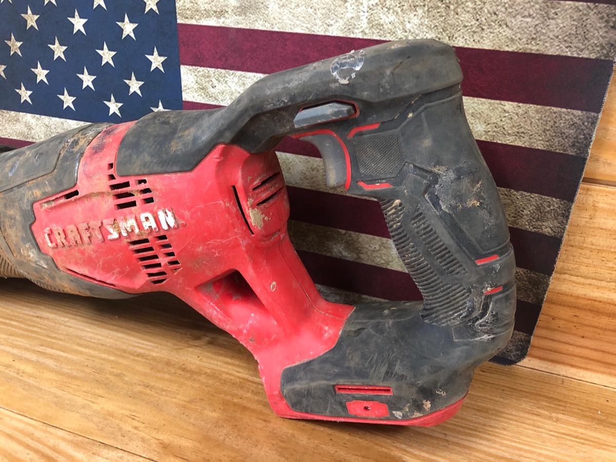 CRAFTSMAN CMCS300 RECIPROCATING SAW W/ BATTERY Good BJ