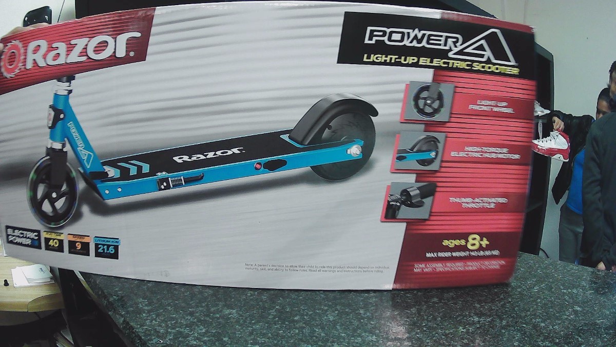 RAZOR POWER A LIGHTUP ELECTRIC SCOOTER Brand New Buya